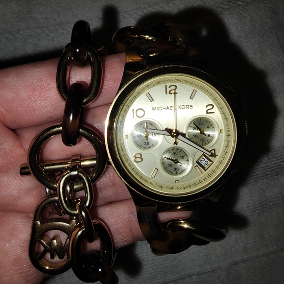 Michael Kors animal print watch & bracelet - Picture 8 of 11
